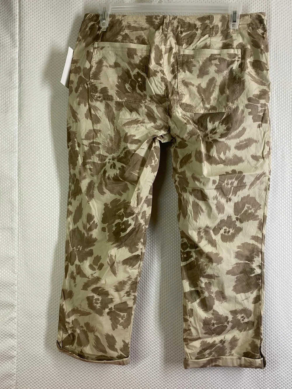 NWT Democracy Khaki Floral Tie-Dye Cropped Pants 12 - Picture 2 of 8
